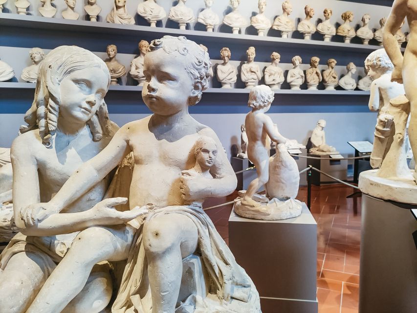 Florence: Timed Entry Ticket to Michelangelo's David & eBook - Paintings by Giotto and Botticelli, plus big medieval altarpieces