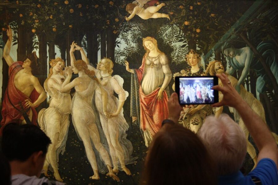 Florence: Uffizi Entry Ticket & Audio Guided Tour with Host - After Your Tour: A Walk Outside the Vasari Corridor