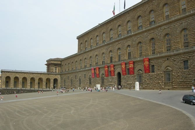 Florence: Uffizi Highlights, In-Depth Masterclass or Private Tour - Practical Details You Should Not Ignore (Umbrellas and Entry)