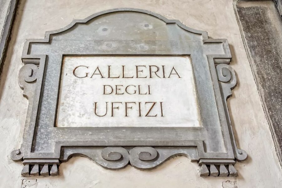 Florence: Uffizi Priority Ticket & Masterpieces Audio App - Medici Statues and Ancient Copies in the Corridors