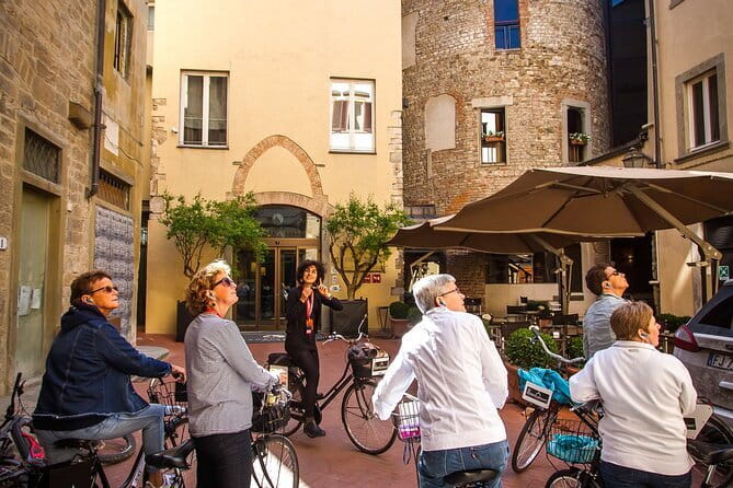 Florence Vintage Bike Tour–guided, small group or private option - Santo Spirito in Oltrarno, then Palazzo Pitti’s south-bank presence