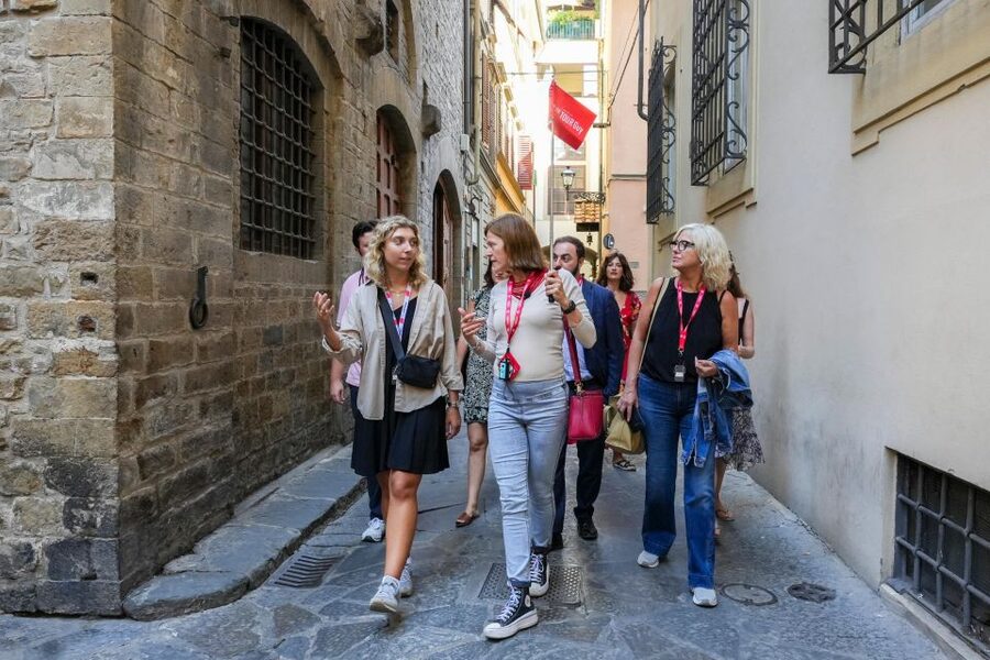 Florence: Walking Tour with David, Duomo & Uffizi Gallery - Duomo Area, Dante’s Neighborhood, and Orsanmichele Pass-By Stops