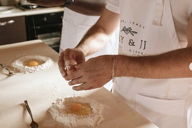Francy's Pasta & Gnocchi on Top of Florence Hills - Meet Luisa and Gaia: teaching style plus the warm, fun factor