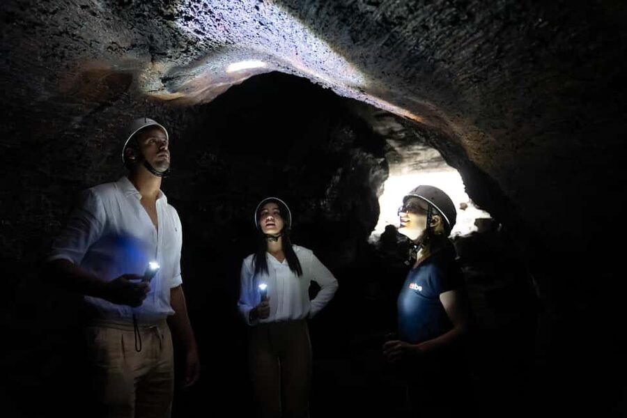 From Catania: Mount Etna Sunset Tour with Tasting and Cave - Silvestri craters and sunset views: what to watch for