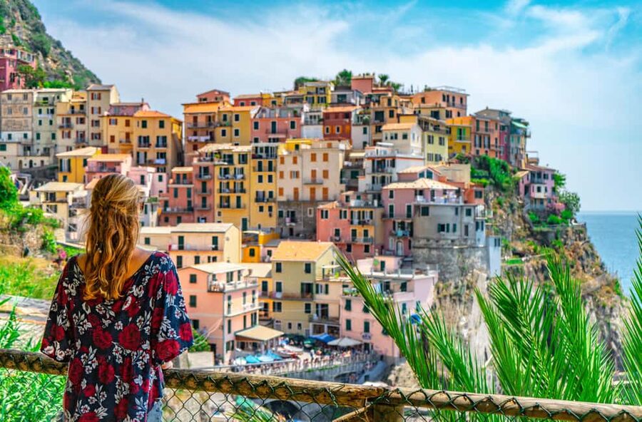 From Florence: Cinque Terre and Pisa Day Trip - Manarola: Harbor Views, Stroll Time, and the Classic Cinque Terre Mood