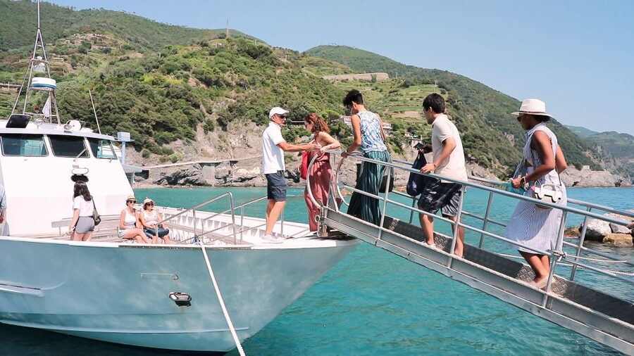 From Florence: Cinque Terre Day Trip with Optional Lunch - Florence to Cinque Terre: the day starts with a plan