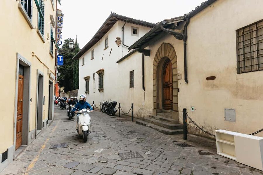 From Florence: Tuscan Countryside Vespa Tour with Tastings - Back into Florence: the “turn some heads” ride home