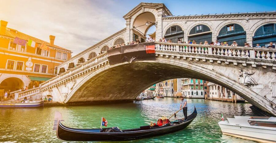 From Lake Garda: Full-Day Guided Group Tour of Venice - The boat to St. Mark’s: the calm part of a hectic city