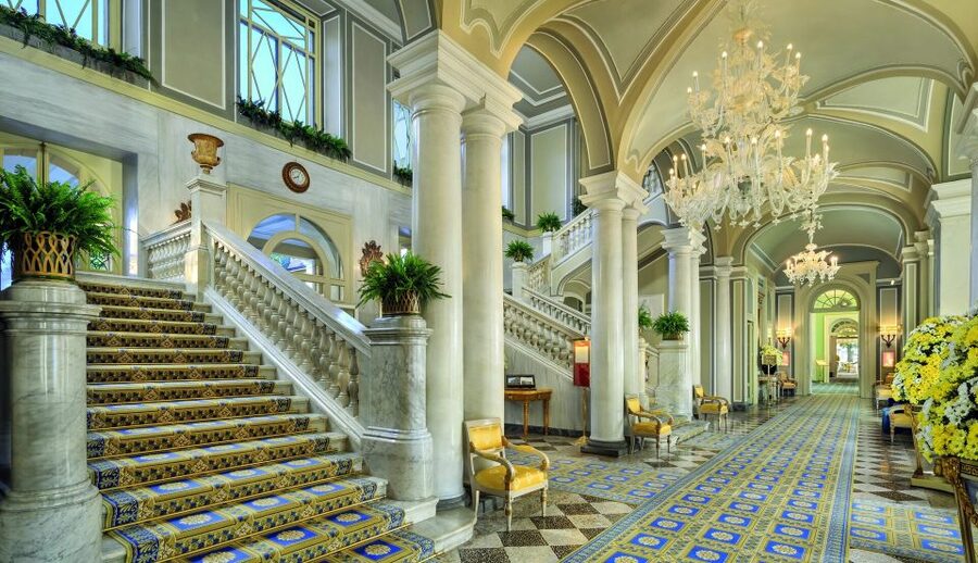 From Milan: Small Group Como, Bellagio, Varenna, Boat Cruise - Bellagio lunch and walking time: cobblestone charm with smart guidance