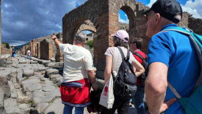 Guided tour of Pompeii skip-the-line and round-trip train