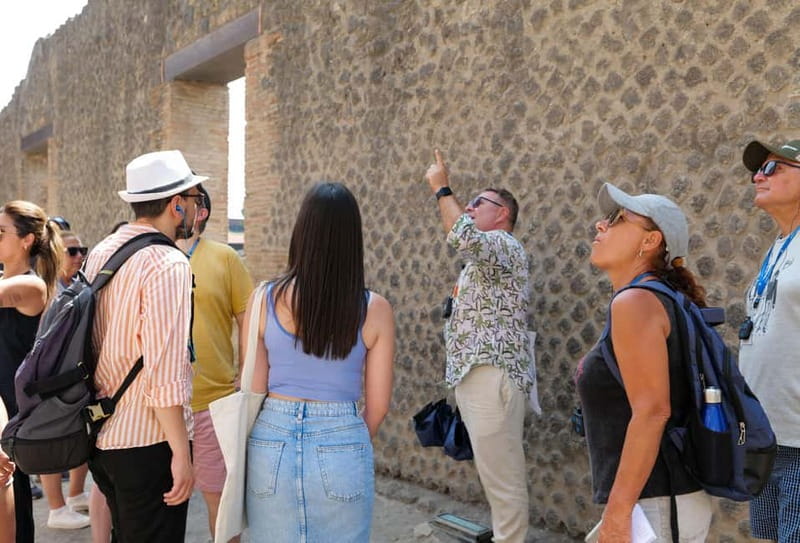 From Naples: Guided tour of Pompeii skip-the-line and round-trip train - The return to Naples: ride the train, then find your way