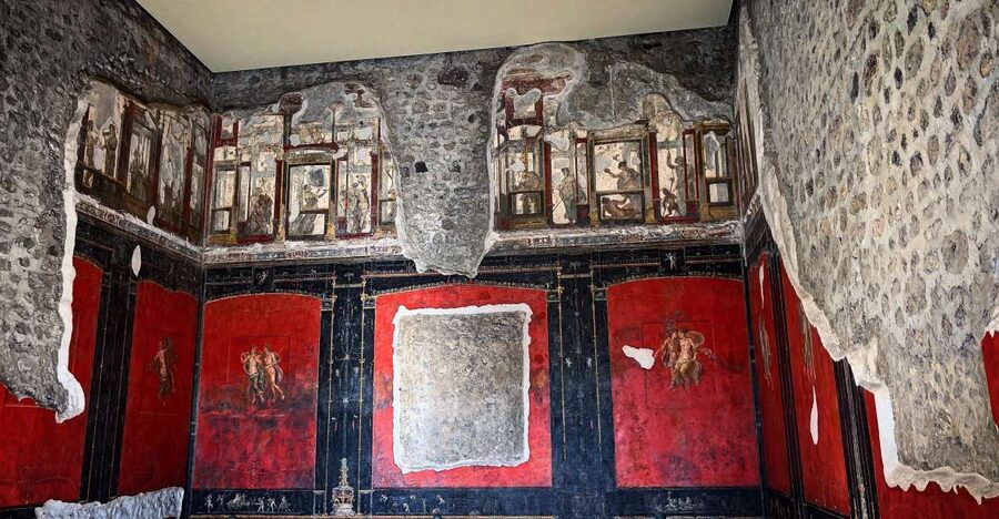 From Naples: Pompeii Guided Tour with Skip-the-Line Tickets - The 2-hour guided walk: Basilica, Forum, baths, and Theater