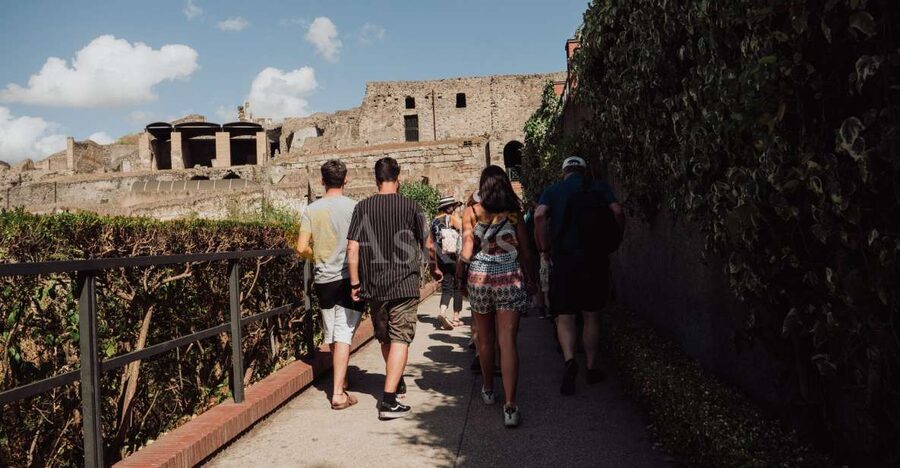 From Naples: Pompeii & Herculaneum with Archaeologist Guide - Skip-the-Line Tickets and Small-Group Size: The Real Value