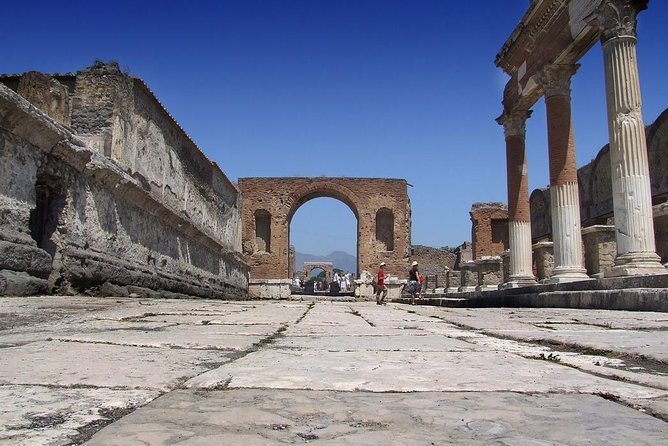 From Naples: Skip the Line Pompeii Guided Tour – Small Group - Guides Make the Day: The Best Ones Keep Pace and Humor