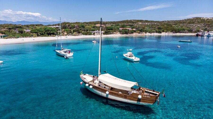 From Palau or La Maddalena: Archipelago Sailing Ship Tour - On board comfort, food, and drinks: what’s included vs what’s worth paying for