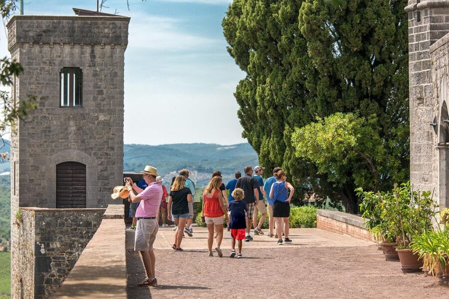 From Rome: Bagnoregio & Orvieto Day Trip with Wines & Lunch - Farmhouse lunch plus 5 wines in the Montepulciano area: what to expect