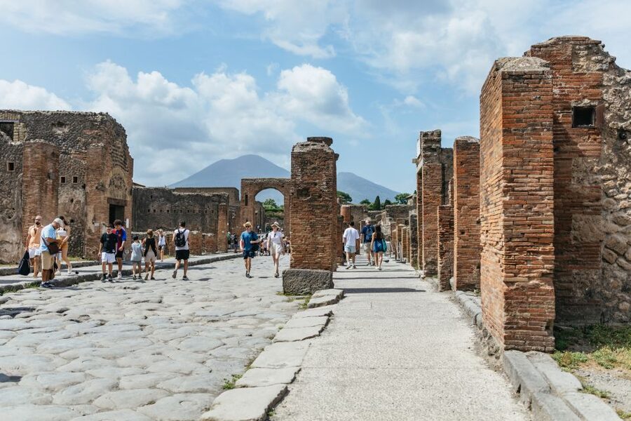 From Rome: Day Trip to Pompeii with Tickets - Naples viewpoints and that extra “wait, we’re here too” moment