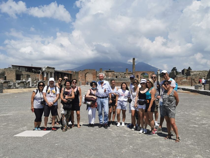 From Sorrento: Day Tour to Pompeii Ruins and Mount Vesuvius - Lunch near Pompeii: pizza plus the real-world schedule