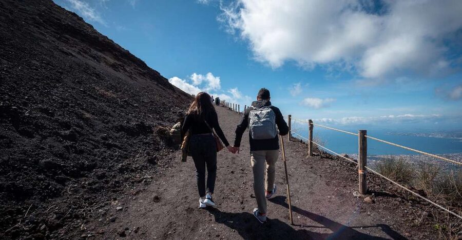 From Sorrento: Pompeii and Vesuvius Guided Tour with Lunch - Lunch on the slopes: Neapolitan pizza with limited stress