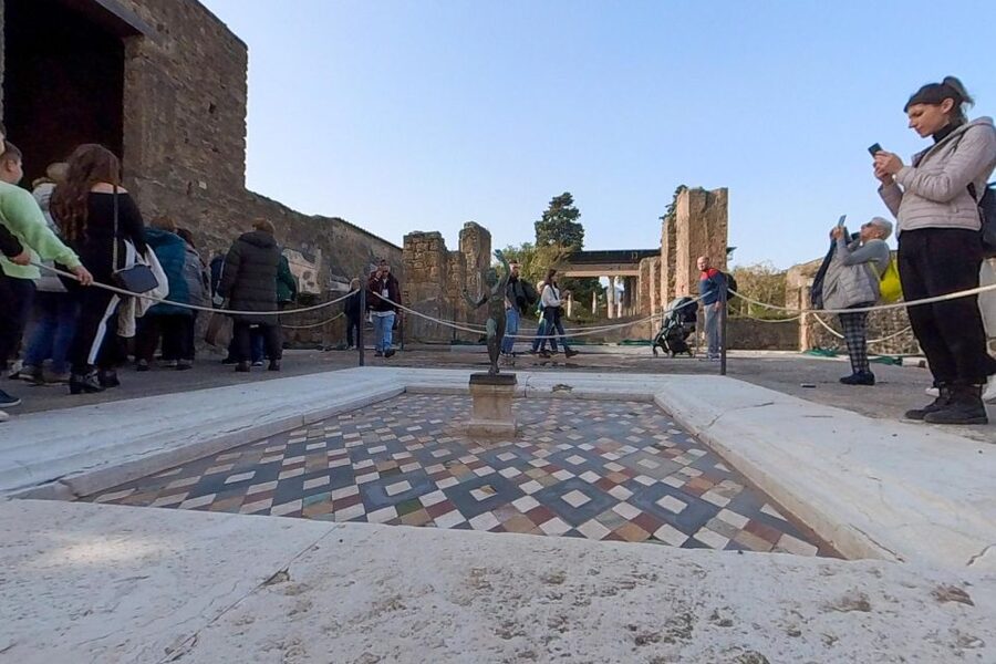 From Sorrento: Pompeii and Vesuvius Guided Tour with Lunch - The Pompeii guide experience: comedy, clarity, and sticking points