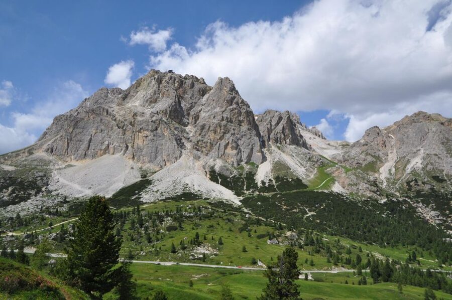 From Venice: Dolomites, Lake Misurina, and Cortina Day Trip - The guides: what the best ones do with your time