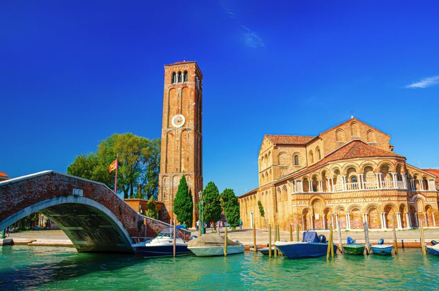 From Venice: Murano & Burano Guided Tour by Private Boat - Guides on this tour: what the best ones do well