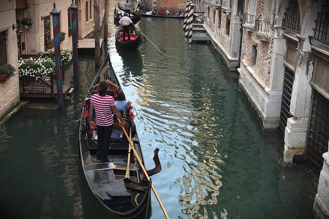 Grand Canal Gondola Experience with Live Commentary™ - St Mark’s Square area start, and why arriving early helps