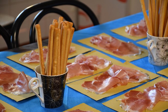 Guided group tour TastyBus: Parmesan Cheese and Parma Ham - Half-day vs full-day: lunch and balsamic vinegar in an acetaia