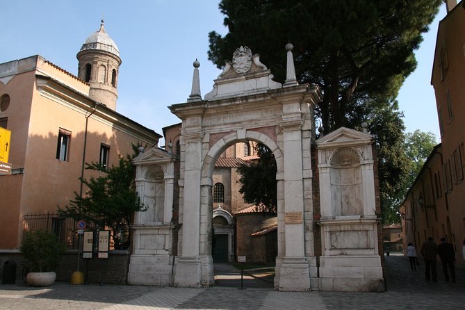 Guided Tour of Mosaic Tiles in Ravenna - How the Guide Makes or Breaks Your Listening Experience