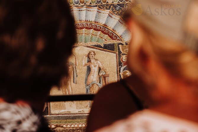 Herculaneum Small Group Tour and Ticket With an Archaeologist - Your stop-by-stop route through Herculaneum highlights