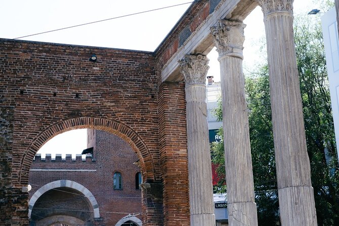 Highlights and hidden gems of Milan Bike Tour - Castello Sforzesco and Parco Sempione: history plus a green reset