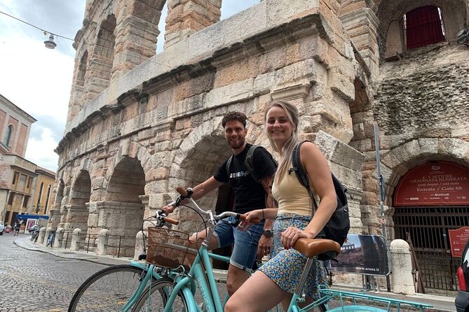 Highlights and hidden gems Verona Bike Tour - Casa di Giulietta: the courtyard moment and the Juliet myth