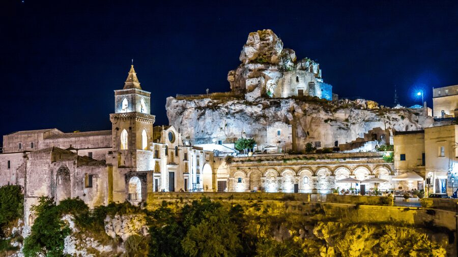 Itria Valley: Polignano, Ostuni, and Locorotondo, from Bari - Locorotondo’s cummerse and chianche: architecture you can feel in your legs