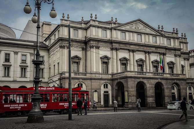 La Scala Theatre and Museum guided experience - Small Group Size and Headphones, Designed for Comfort