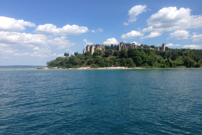 Lake Garda Mini Cruise: Sirmione Peninsula - Grotte di Catullo and the thermal spots: what to look for from the boat