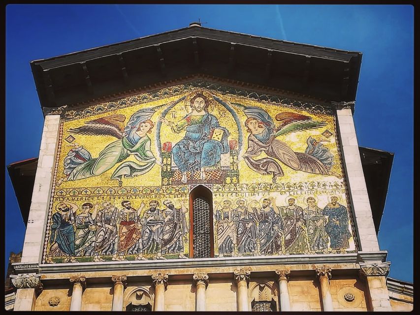 Lucca: 2-Hour City Center Walking Tour - Piazza Anfiteatro: where you can picture old Roman structure in modern life