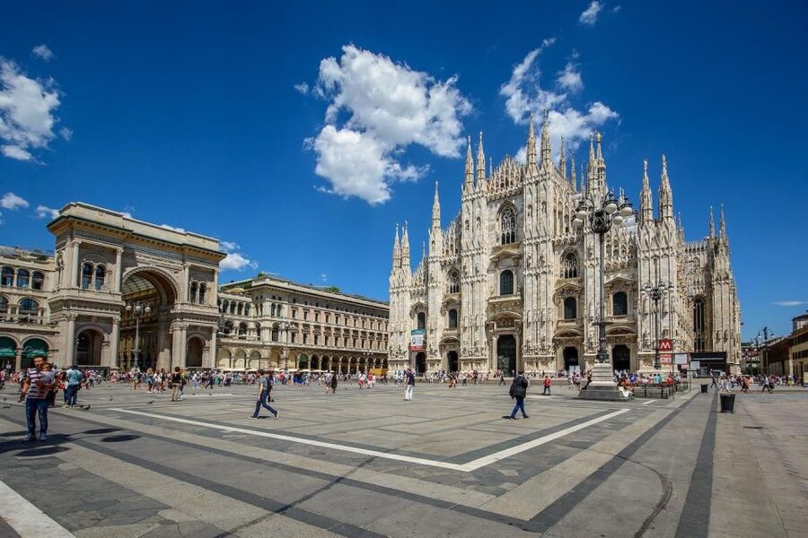 Milan: Cathedral and Terraces Guided Tour with Tickets - How the 2 to 2.5 Hour Format Works With Real Breaks