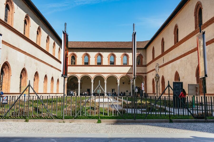 Milan: Da Vinci's Last Supper and Guided Walking Tour - Piazza della Scala: the theater zone that shaped Italian performance