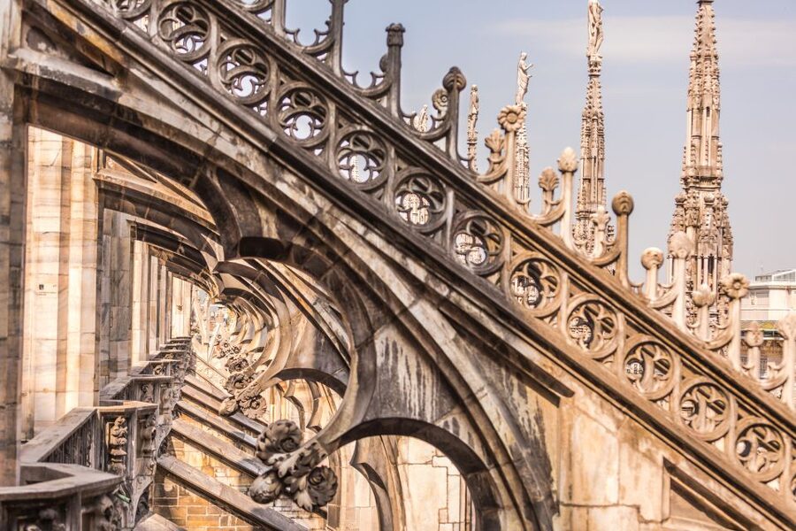 Milan Duomo and Rooftop 2-Hour Guided Tour - The guide experience, what you should look for on the day