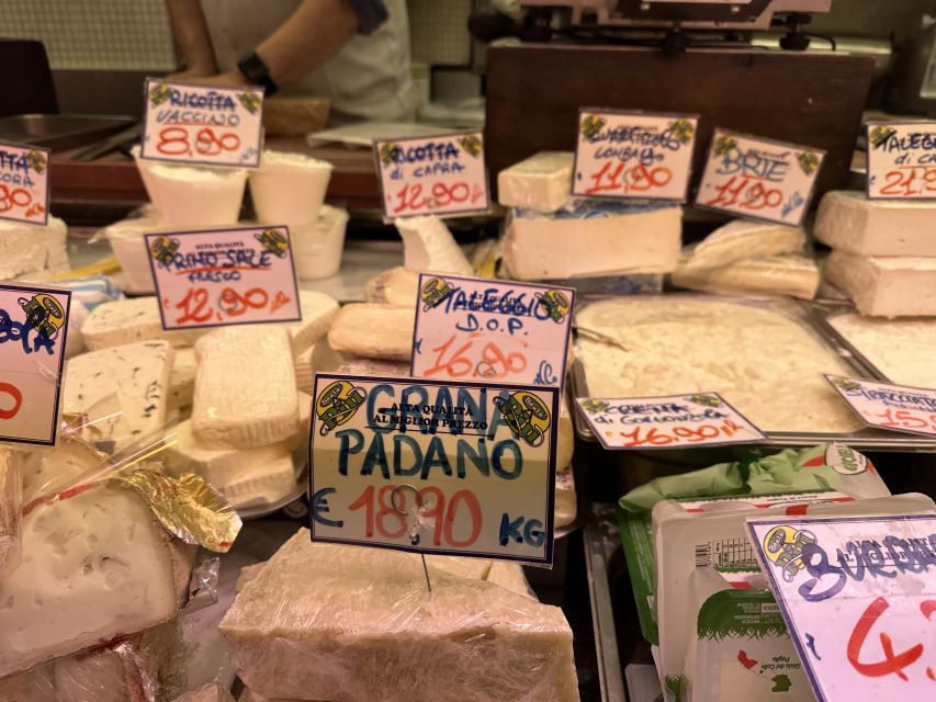 Milan: Guided Street Food Walking Tour with Food Tasting - Duomo Square and Piazza Mercanti: Sights Between Bites