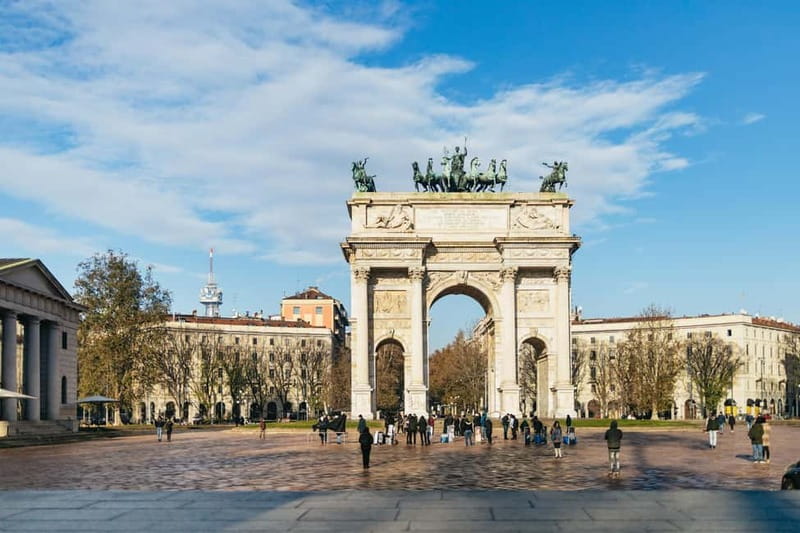 Milan: Hidden Gems Guided Bike Tour - The first minutes: bikes, relaxed route planning, and staying together