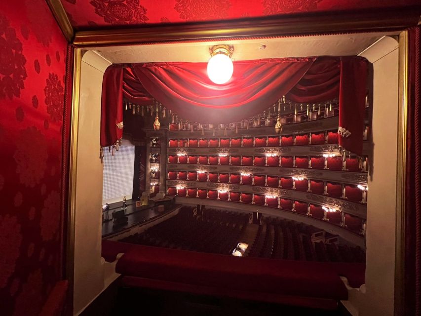 Milan: La Scala Theatre Skip-the-line Guided Tour - Walking into the neoclassical interior: what to watch for