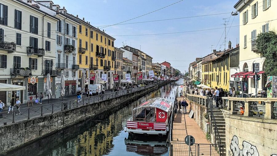 Milan: Navigli District Canal Boat Tour with Aperitivo - San Cristoforo sul Naviglio: a calm landmark moment