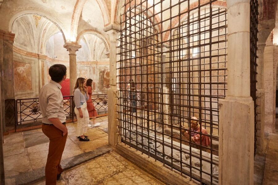 Milan: Pinacoteca Ambrosiana and San Sepolcro Crypt Ticket - The Ambrosiana building and how you move through it