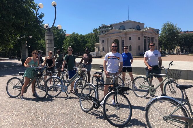 Milan's Hidden Gems: Unique Bike Tour (ENG, NL) - Bikes, Helmets, and the Kind of Comfort That Matters