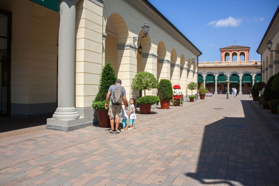 Milan: Serravalle Designer Outlet Roundtrip Bus Transfer - Getting to Serravalle: bus stops, ride time, and the real schedule