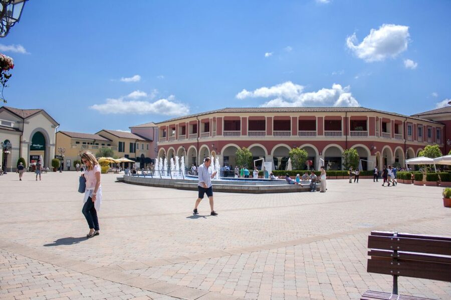 Milan: Serravalle Designer Outlet Roundtrip Bus Transfer - Who this trip is best for, and who may want another option