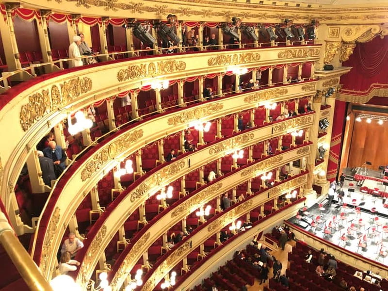 Milan: Skip-the-Line La Scala Museum Tour + Hop On Hop Off - Seeing the theatre interior from a box, when access is allowed