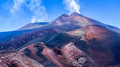 Mount Etna: Trek to 3000m with cable car and jeep