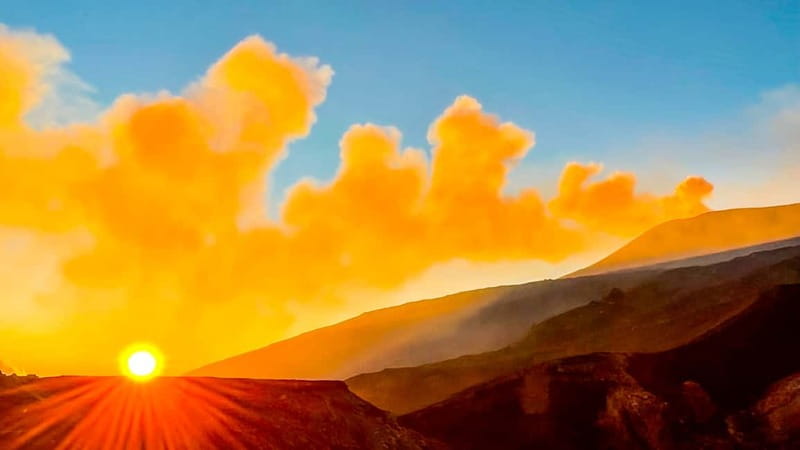 Mount Etna: Trek to 3000m with cable car and jeep - Weather on Etna: Wind, Cold, and When the Plan Changes
